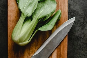 bokchoi with knife